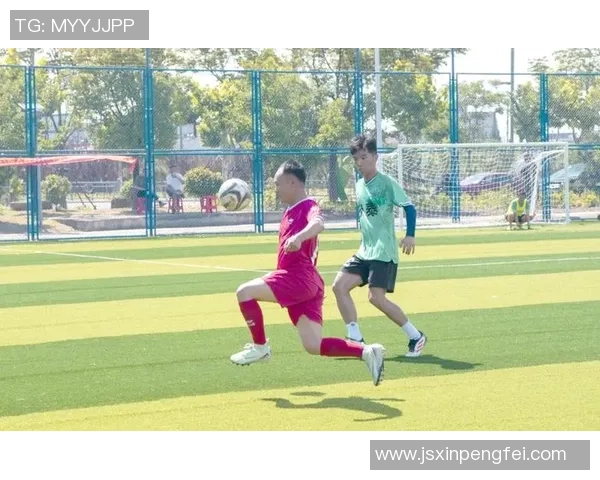 足球场上的友谊与团结最和睦的足球明星们共同谱写的温暖故事 足球场上的友谊与团结最和睦的足球明星们共同谱写的温暖故事