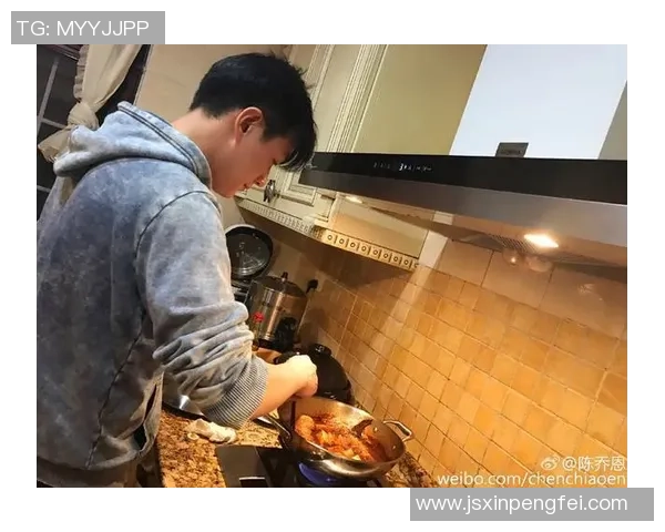 足球明星亲自下厨买菜视频曝光展现生活中的真实一面 足球明星亲自下厨买菜视频曝光展现生活中的真实一面